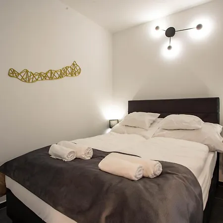 Voeroesko -lak Szauna Es Jakkuzi Hasznalattal Apartment Balatonalmadi