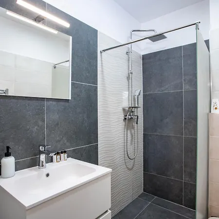 Vöröskő -lak Szauna és Jakkuzi Használattal Apartman Balatonalmádi