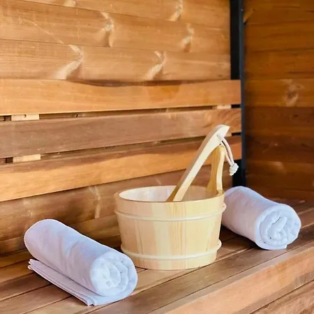 Vöröskő -lak Szauna és Jakkuzi Használattal Apartman *