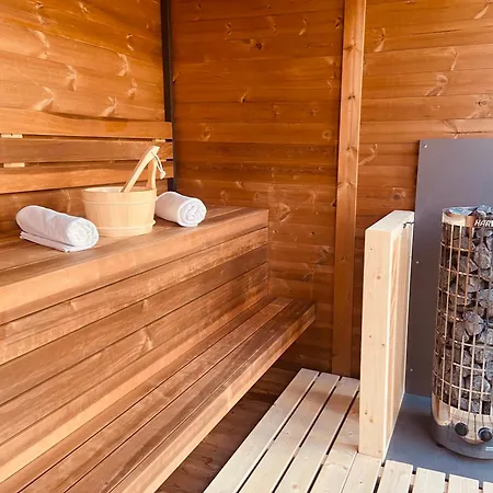 Apartment Voeroesko -lak Szauna Es Jakkuzi Hasznalattal *