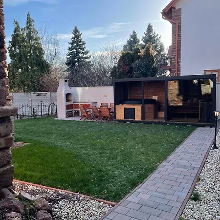 Voeroesko -lak Szauna Es Jakkuzi Hasznalattal