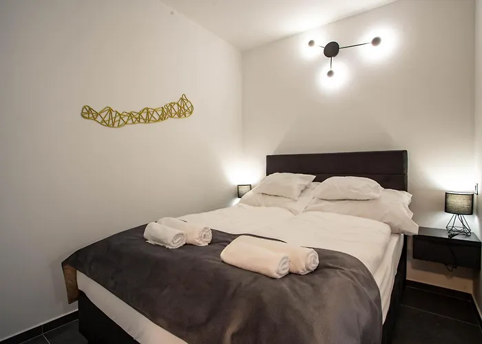 Voeroesko -lak Szauna Es Jakkuzi Hasznalattal דירה Balatonalmádi